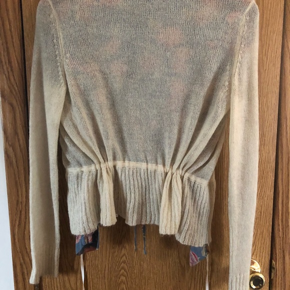 Feminine Floral Crop Blouse - Picture 5 of 5